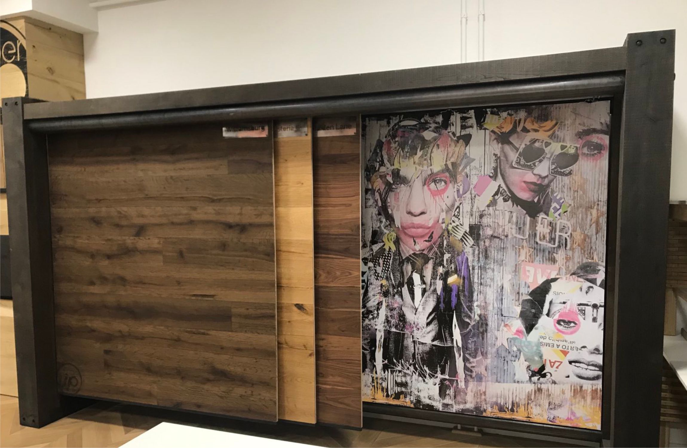 robosztus faállvány, háttérben collageképpel