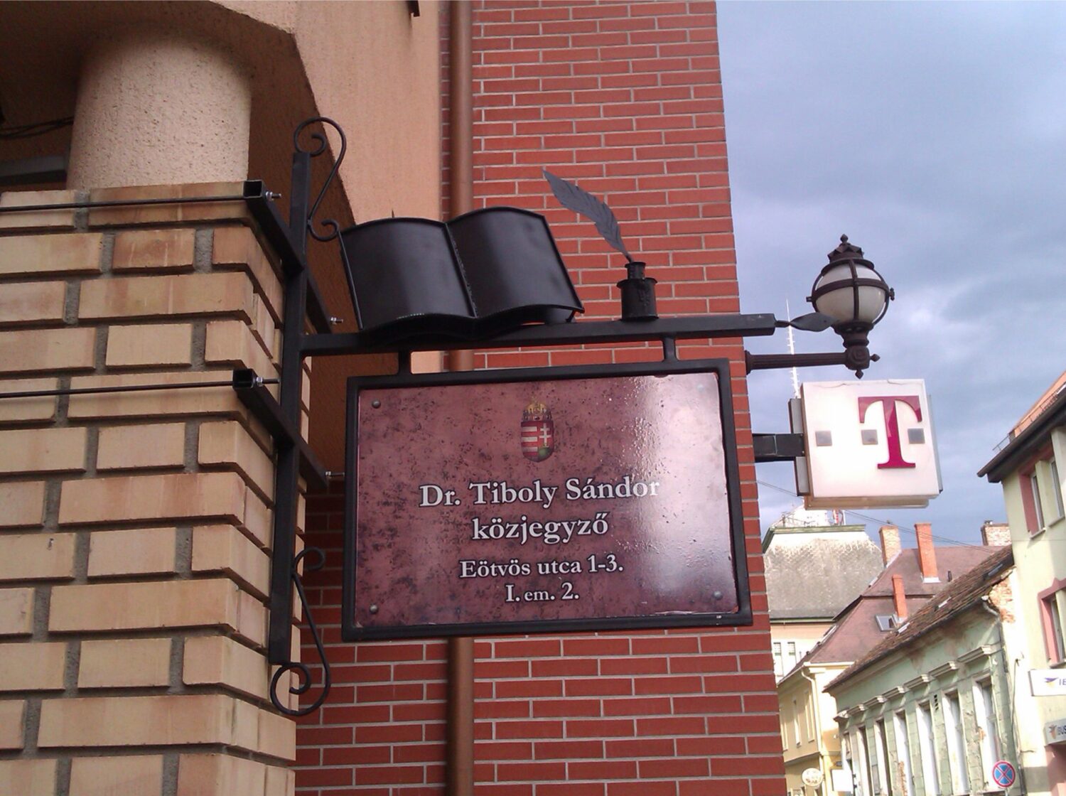 Kovácsoltvas klasszikus cégér tábla