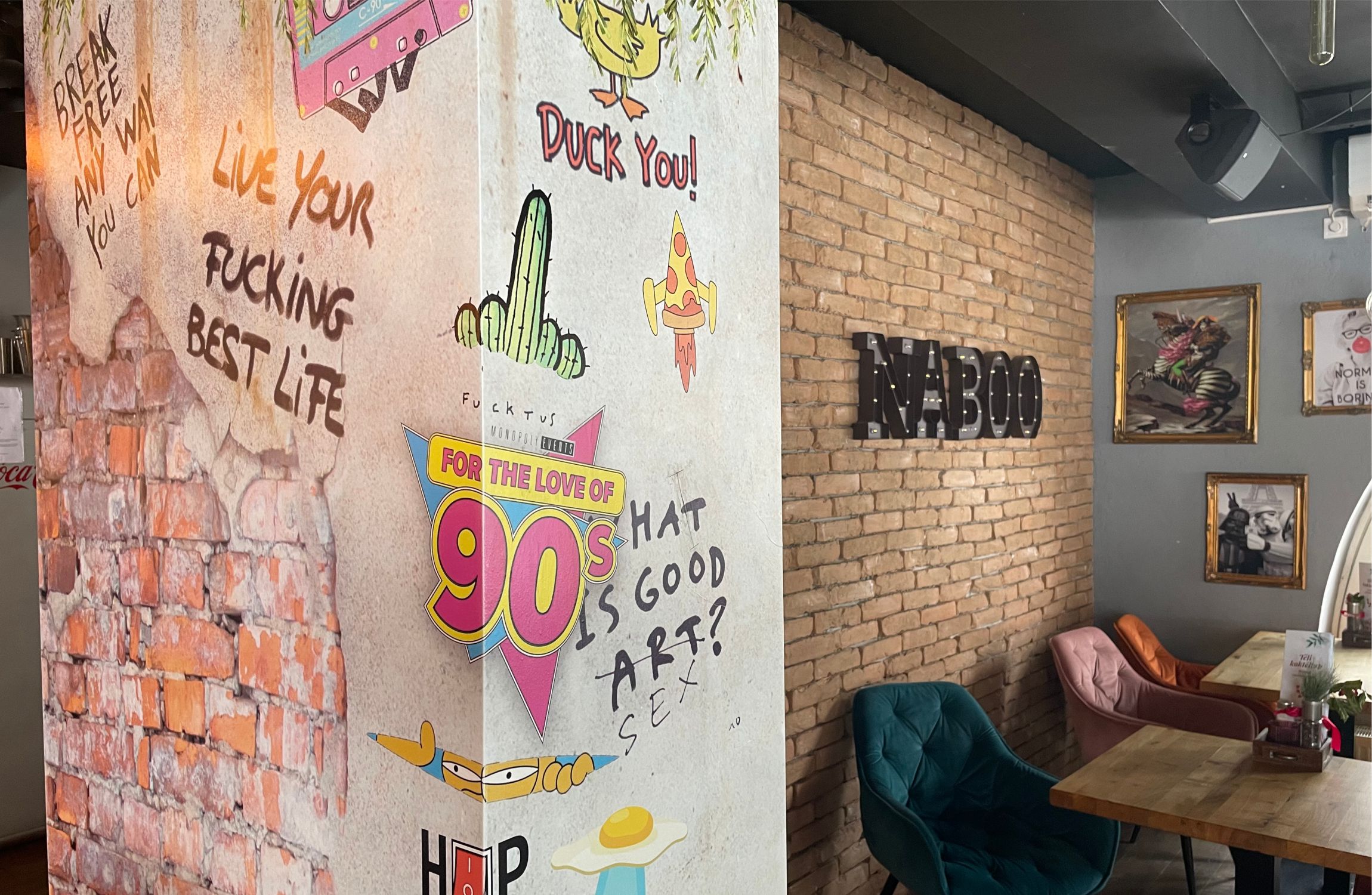 egy hatalmas fuck-ot mutató kaktusz az origóban